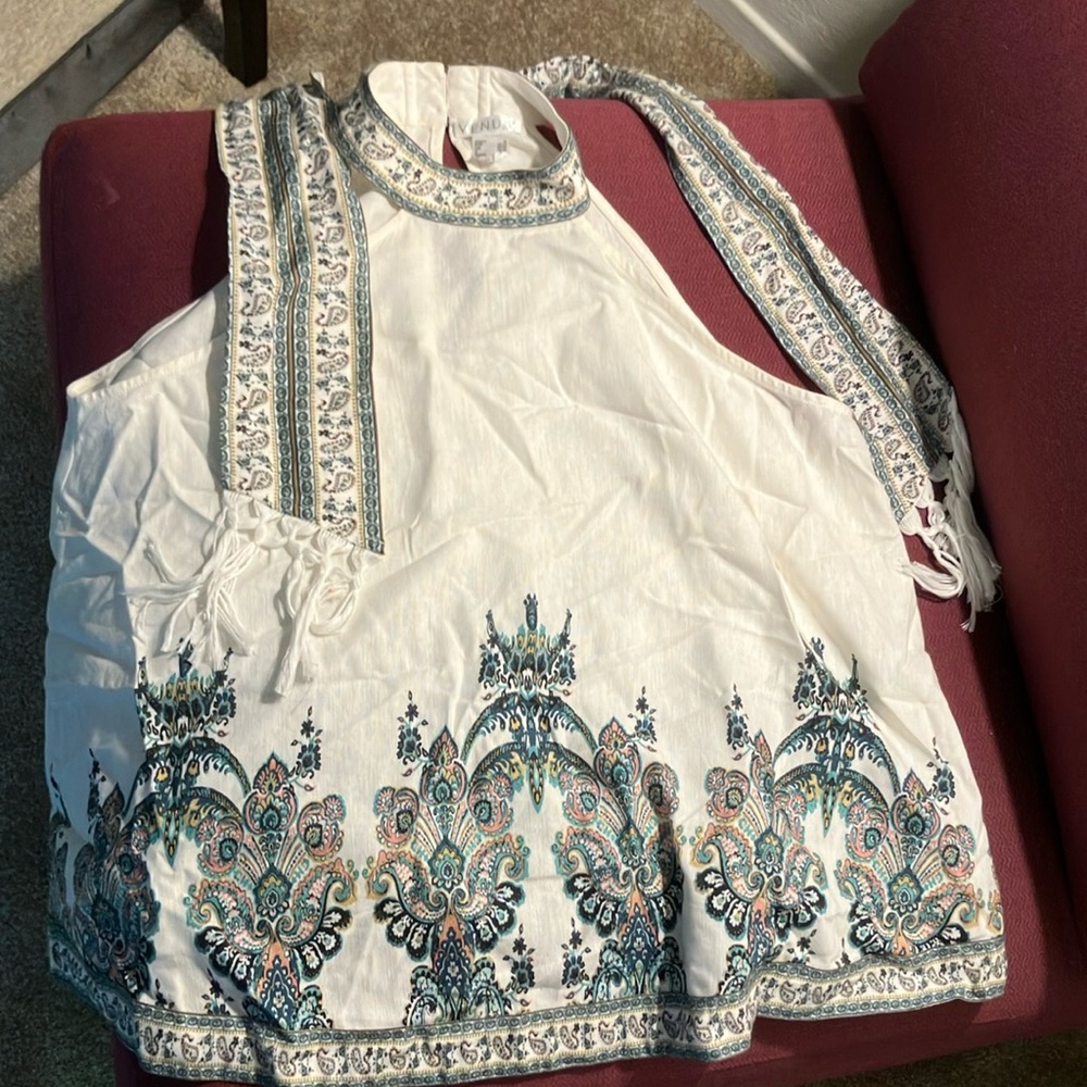 VENUS White and Burgundy Knit Top